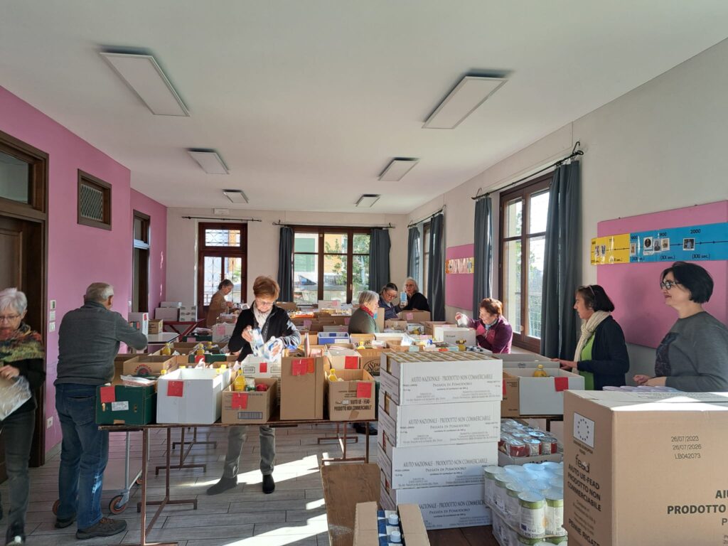 Il team dei pacchi alimentari